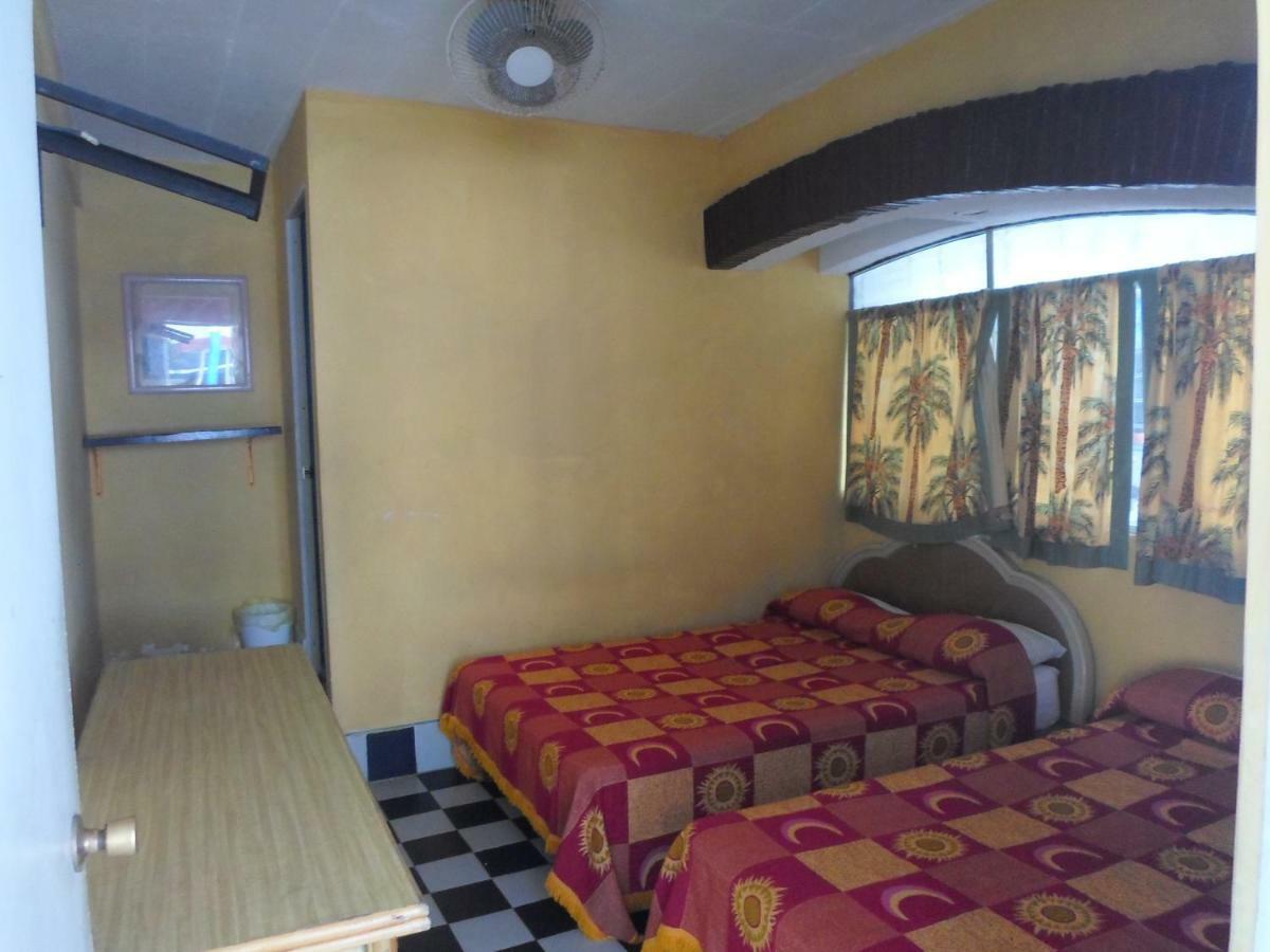Hôtel Casa De Huespedes Santa Fe Acapulco Extérieur photo